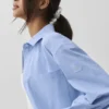 Langarmshirt „Pinstripe Daylight“ mit Knopfleiste – Helles Provence-Blau/Weiß