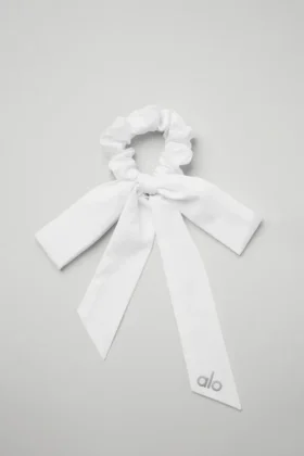 „Love Knots Tie Scrunchie“ – Weiß