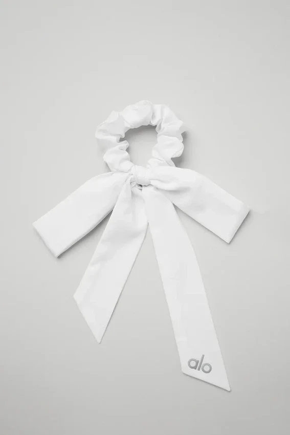 „Love Knots Tie Scrunchie“ – Weiß