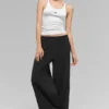 Luftige Hose mit weitem Bein (Regular) – Schwarz
