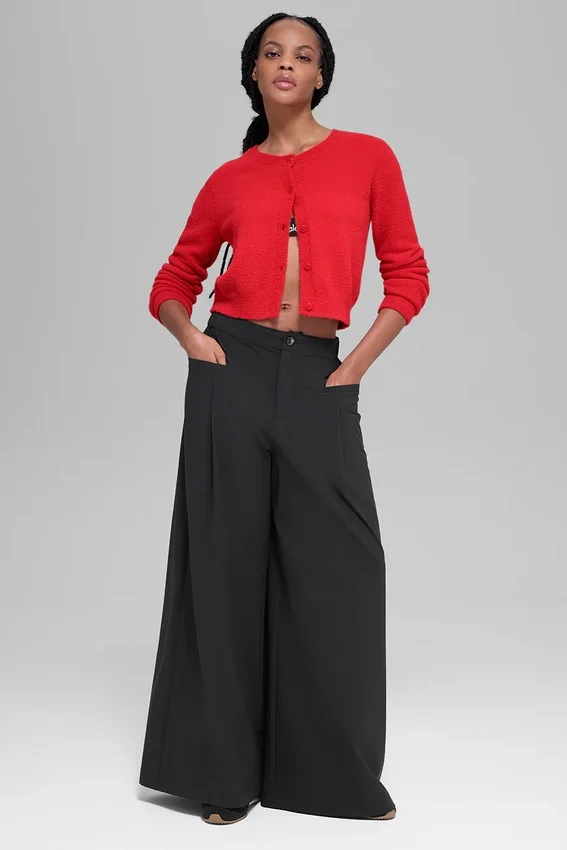 „Snuggle up“ Pullover, kurz geschnittene Strickjacke – Bright Red