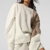Make Waves Pullover mit Rundhalsausschnitt – Elfenbein/Beige/Kies