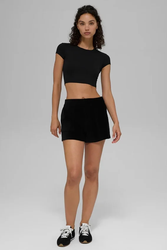 „Micro Corduroy on Duty“-Shorts – Schwarz
