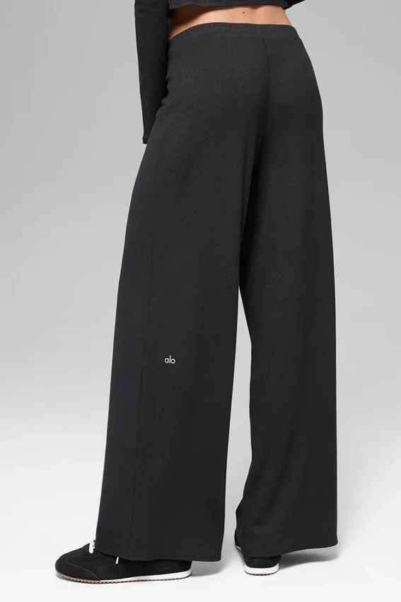 Mid-Rise Dreamlight Straight Hose – Schwarz