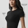 Nahtloses, geripptes Modal-Kurzarmshirt – Schwarz