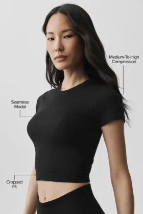 Nahtloses, geripptes Modal-Kurzarmshirt – Schwarz