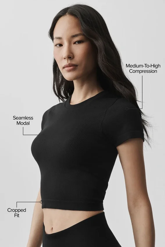 Nahtloses, geripptes Modal-Kurzarmshirt – Schwarz