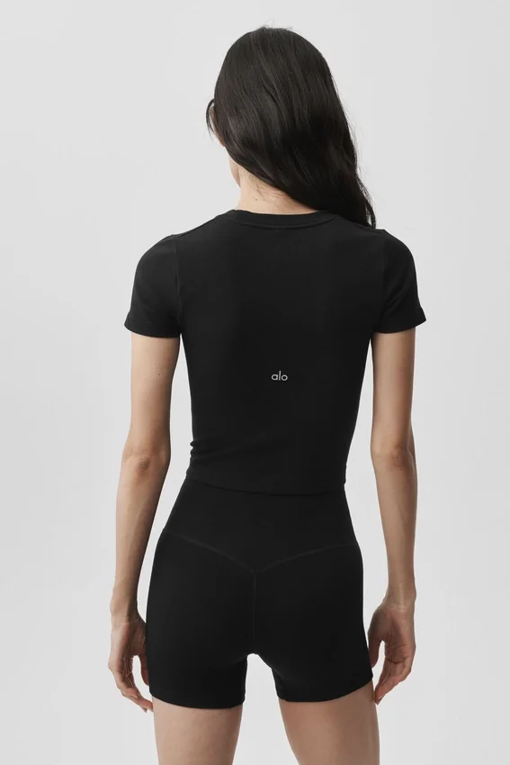 Nahtloses, geripptes Modal-Kurzarmshirt – Schwarz