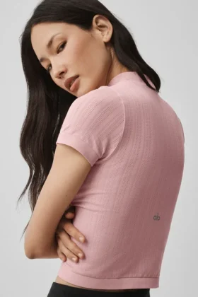 Nahtloses Pointelle-Oberteil mit Stehkragen und Kurzarmshirts – Vintage Pink