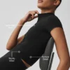 Nahtloses Pointelle-Shirt mit Stehkragen und Kurzarmshirts – Schwarz