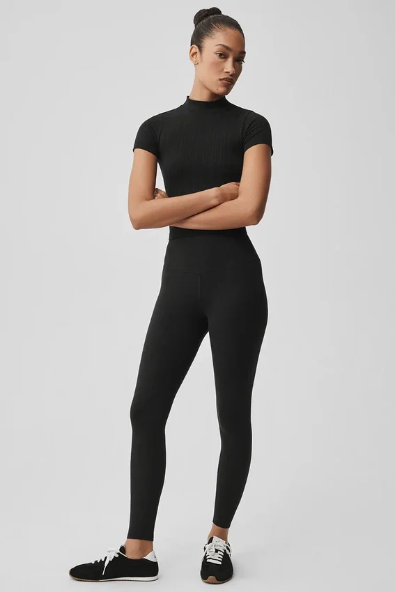 Nahtloses Pointelle-Shirt mit Stehkragen und Kurzarmshirts – Schwarz