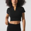 Nahtloses, warmes, flauschiges, kurzes Kurzarmshirt – Schwarz