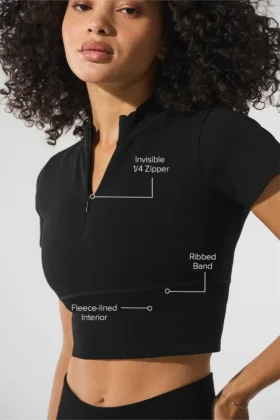 Nahtloses, warmes, flauschiges, kurzes Kurzarmshirt – Schwarz