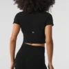 Nahtloses, warmes, flauschiges, kurzes Kurzarmshirt – Schwarz