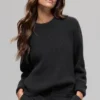 Nobler Rundhals-Pullover aus Wolle und Kaschmir mit Rippmuster – Schwarz