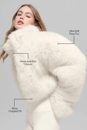 Opulente, kurze Kunstfelljacke – Elfenbein
