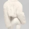 Opulente, kurze Kunstfelljacke – Elfenbein