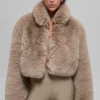 Opulente, kurze Kunstfelljacke – Hafer