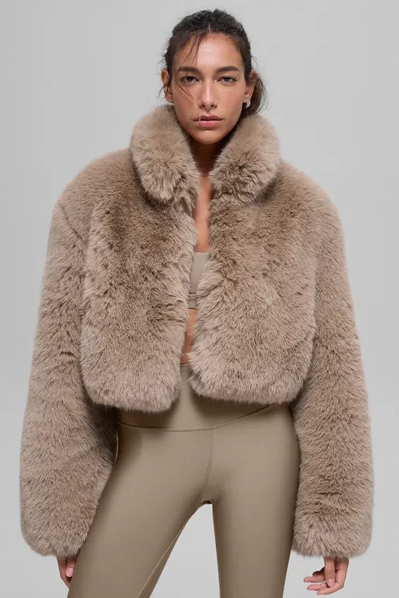 Opulente, kurze Kunstfelljacke – Hafer