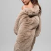Opulente, kurze Kunstfelljacke – Hafer