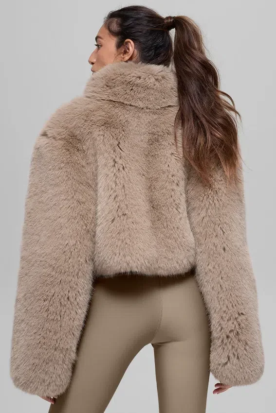 Opulente, kurze Kunstfelljacke – Hafer