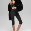 Opulente, kurze Kunstfelljacke – Schwarz