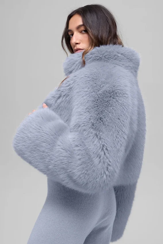 Opulente, kurze Kunstfelljacke – Winterfrost