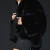 Opulente Statement-Jacke aus Kunstfell – Schwarz