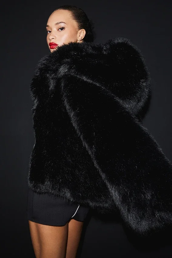 Opulente Statement-Jacke aus Kunstfell – Schwarz