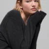 Oversized-Pullover „New Class“ aus Wolle und Kaschmir mit V-Ausschnitt – Schwarz