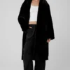 Oversized-Trenchcoat aus Kunstfell – Schwarz