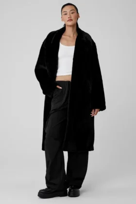 Oversized-Trenchcoat aus Kunstfell – Schwarz