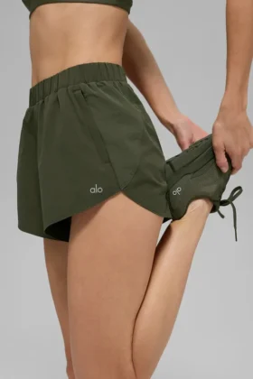 Playmaker Dolphin Shorts – Olivgrün