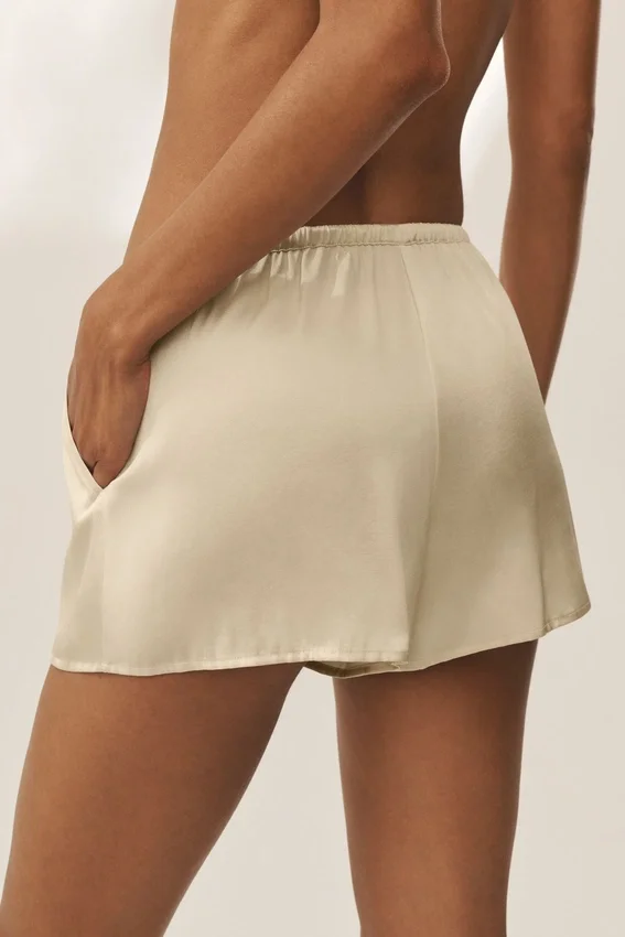 Radiance-Shorts aus Seidenmischung – Sandy Beige