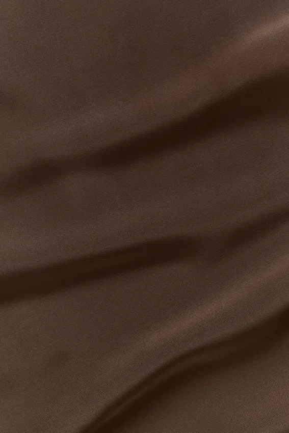 Satin Horizon Kurzarmshirt – Espresso