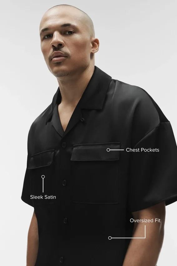 Satin Horizon Kurzarmshirt – Schwarz