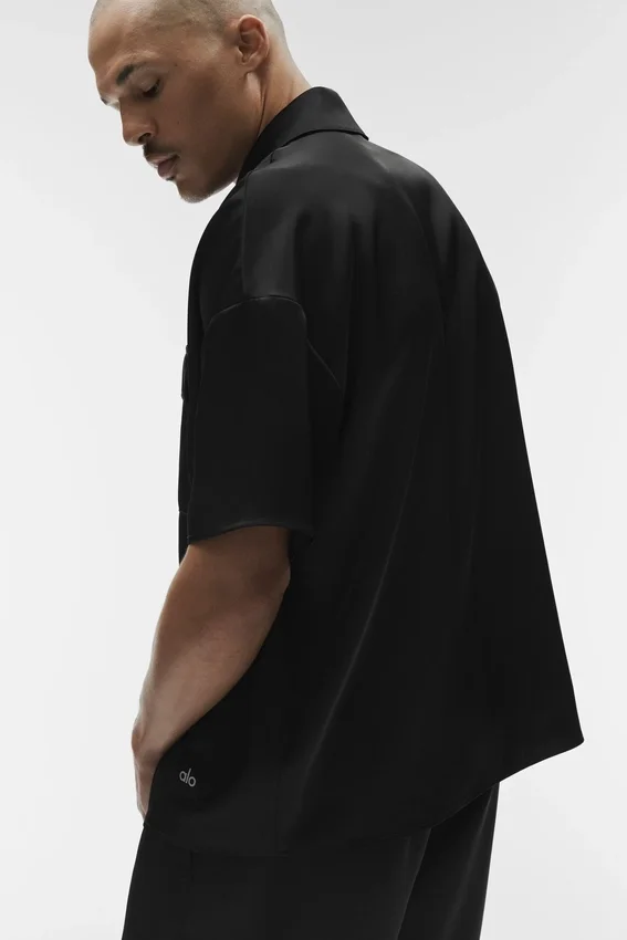 Satin Horizon Kurzarmshirt – Schwarz