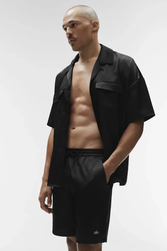 Satin Horizon Kurzarmshirt – Schwarz