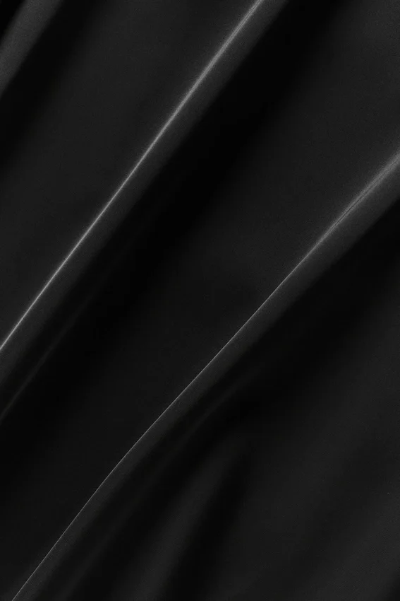 Satin Horizon Kurzarmshirt – Schwarz