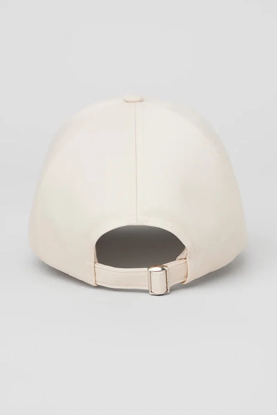 Satin-Off-Duty-Cap – Creme
