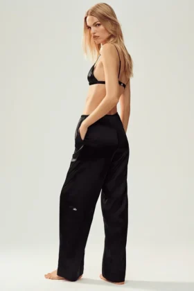Seidenhose „Luminous“ (Regular) – Schwarz