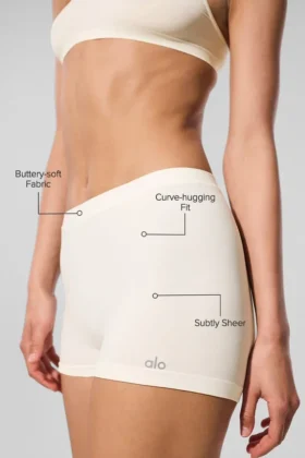 Sheer Glow Boyshort – Elfenbein