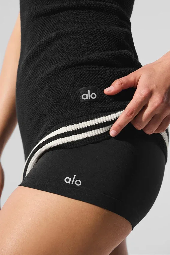 Sheer Glow Boyshort – Schwarz