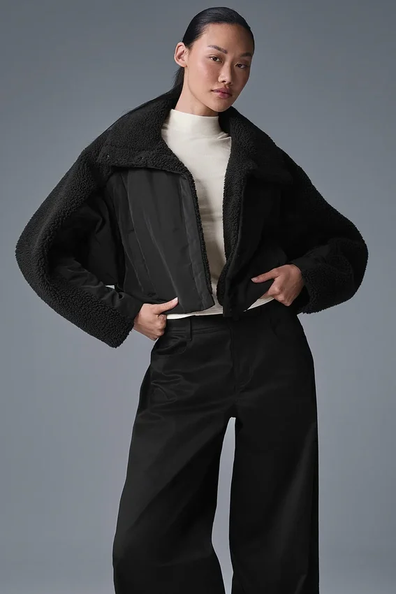 Sherpa Cozy Escape Puffer – Schwarz/Schwarz