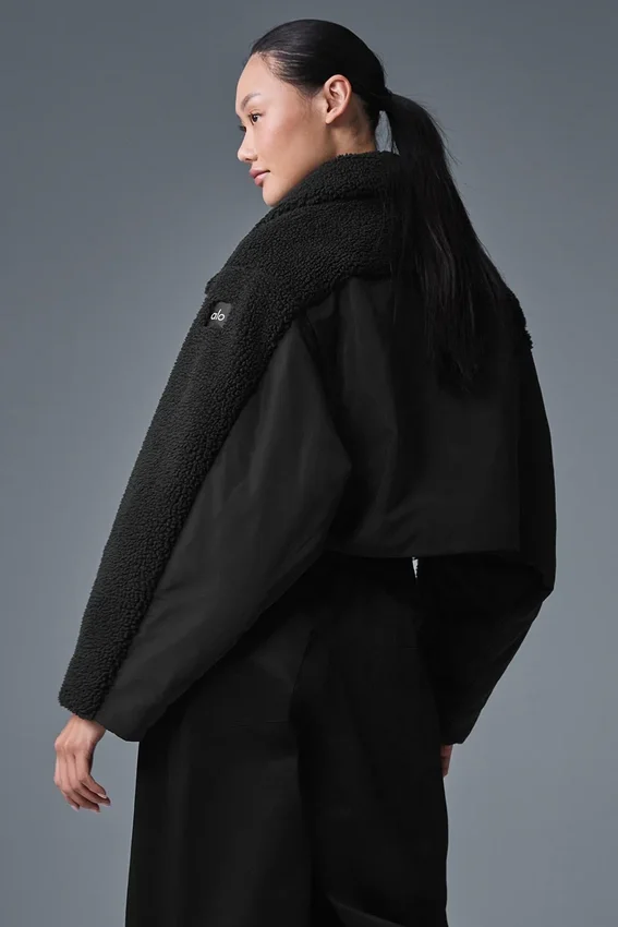 Sherpa Cozy Escape Puffer – Schwarz/Schwarz