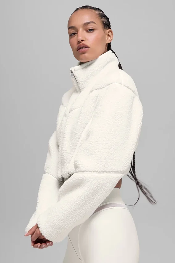 Sherpa-Jacke mit schrägem Saum – Elfenbein