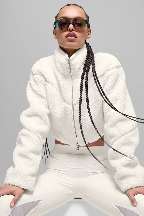 Sherpa-Jacke mit schrägem Saum – Elfenbein