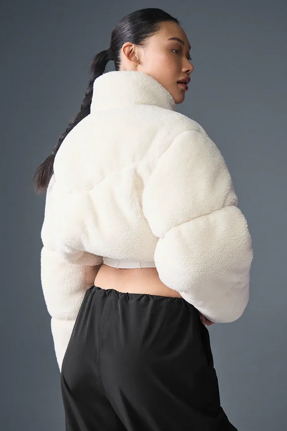 Sherpa Main Act Korsett-Daunenjacke – Elfenbein