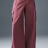 Show off Cargo-Hose mit weitem Bein (Regular) – Burgundy Truffle