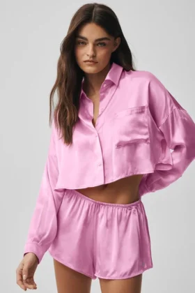 „Silk Luminous“ kurzes Langarmshirt mit Knopfleiste – Candy Heart Pink
